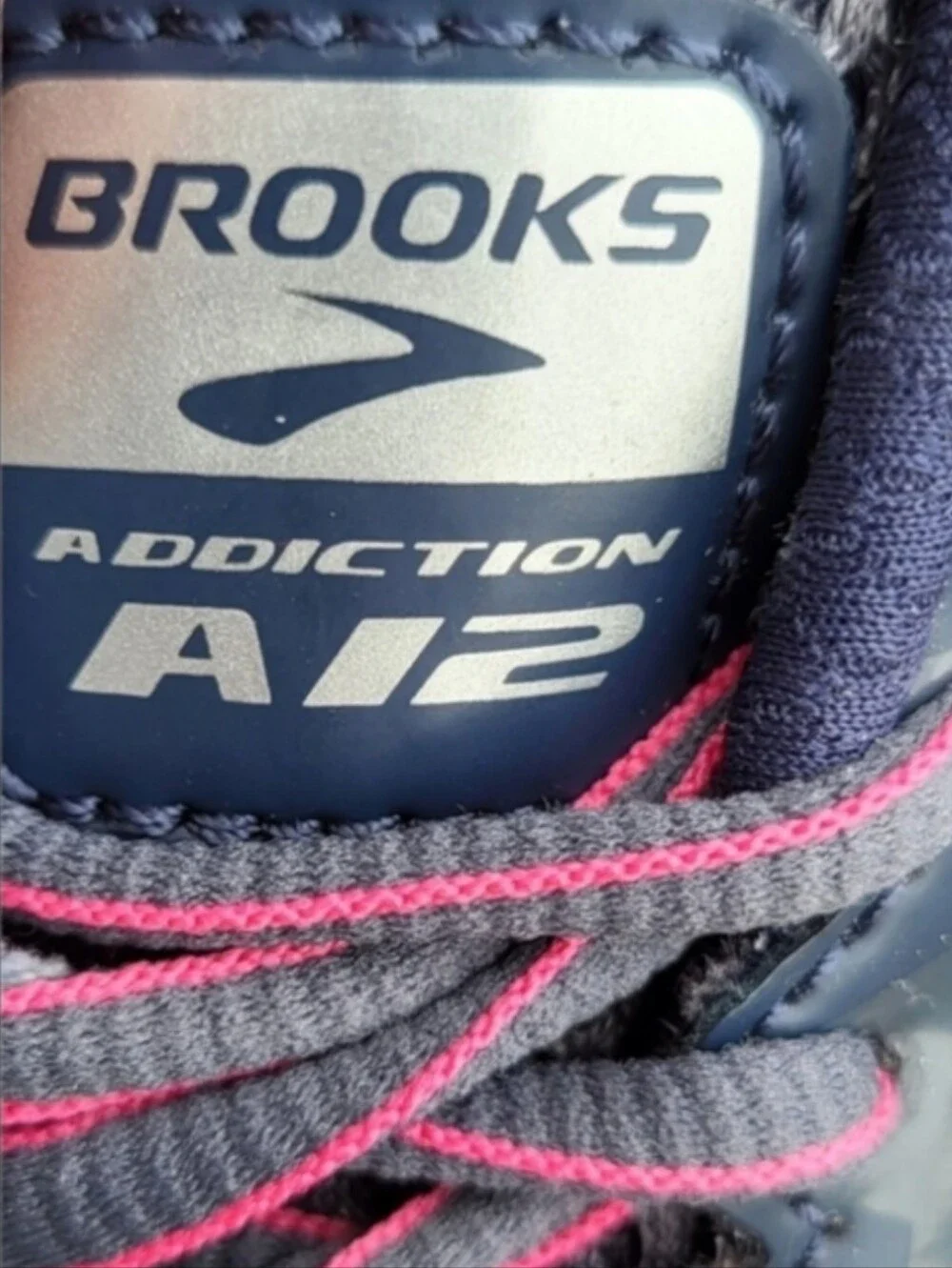 Brooks Addiction 12 Athletic Run Walk Tennis Shoe Sneaker Pink Blue Women 9.5